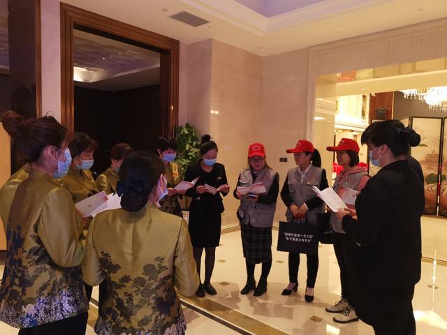 合陽縣商務經合局：紅色宣傳小分隊走進秦晉國際大酒店講解黨史